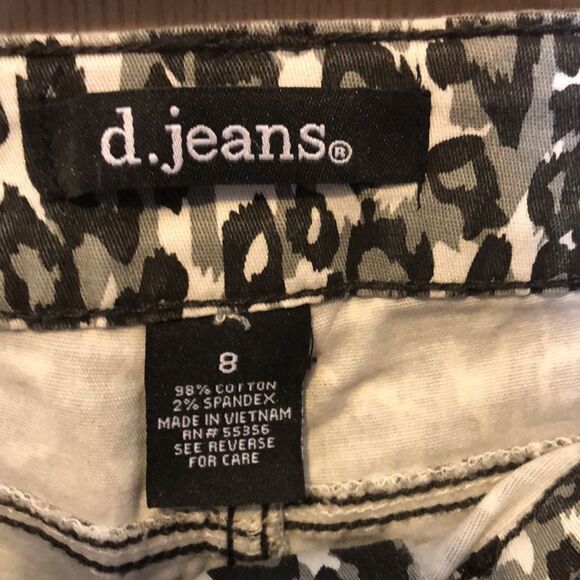 D. Jeans size 8 animal print skinny jeans - Picture 10 of 10